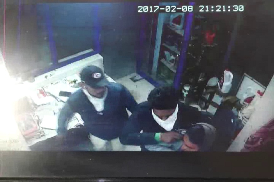 loot incident captured in cctv at samastipur– News18 Hindi - News18 इंडिया