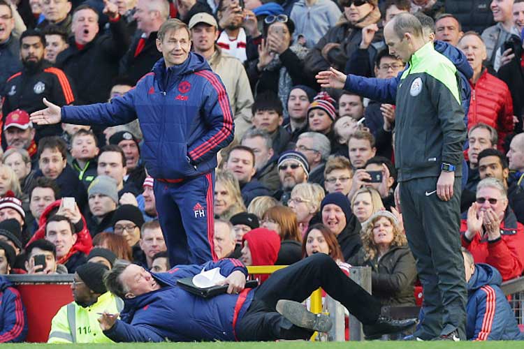 Watch: Louis van Gaal's touchline dive sparks laughter at Old Trafford
