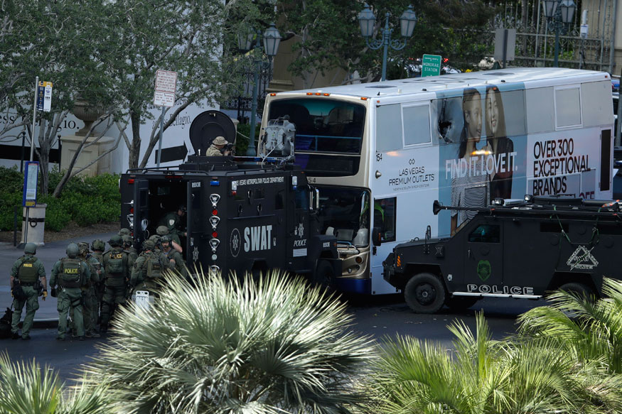Gunman Kills 1, Holds up Las Vegas Strip For Hours Before Surrendering