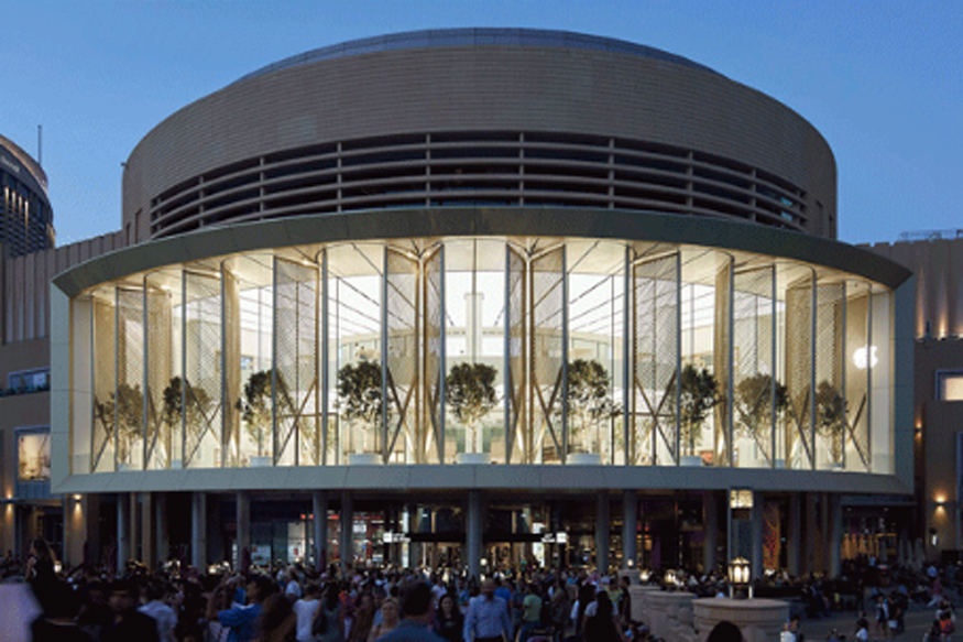 In Pictures: Apple Dubai Mall With Huge 186-Foot Curved Glass to Open on April 27