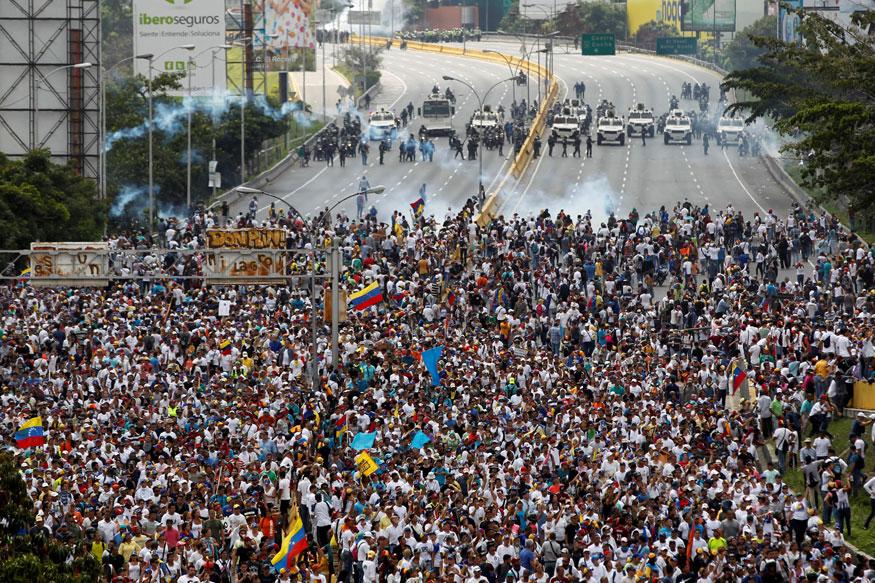 Venezuelans Stage New Mass Demostrations After Deadly Unrest